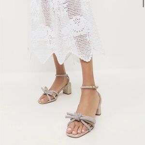 LOEFFLER RANDALL Bow Mid−Heel Sandal